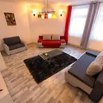 Zabrze, W Centrum Z Prywatnym Parkingiem Apartment 4*