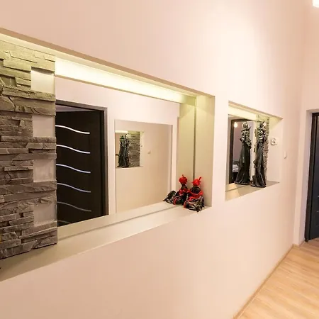 Zabrze, W Centrum Z Prywatnym Parkingiem 4*