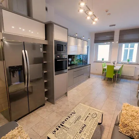 Zabrze, W Centrum Z Prywatnym Parkingiem Apartman