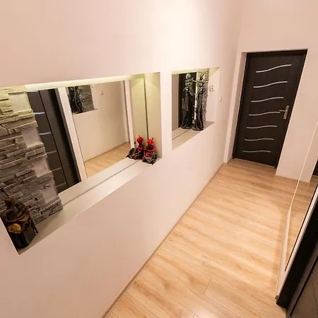 Zabrze, W Centrum Z Prywatnym Parkingiem Apartman 4*