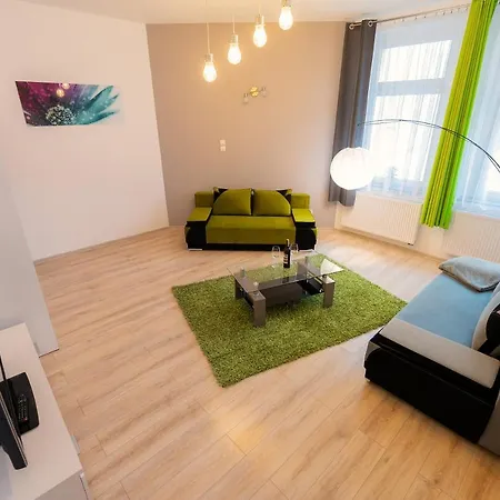 Zabrze, W Centrum Z Prywatnym Parkingiem 4*