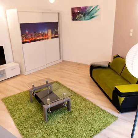 Appartamento Zabrze, W Centrum Z Prywatnym Parkingiem 4*