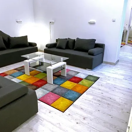 Zabrze, W Centrum Z Prywatnym Parkingiem 4*