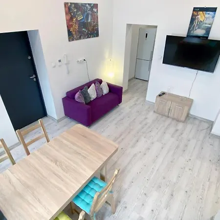 Appartement Zabrze, W Centrum Z Prywatnym Parkingiem 4*