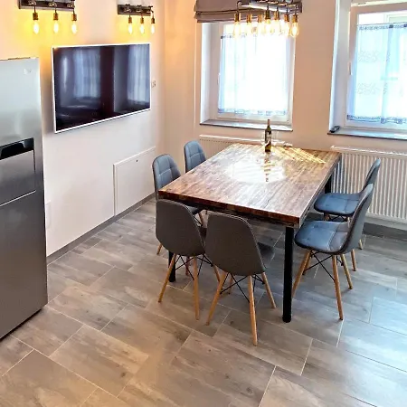 Appartement Zabrze, W Centrum Z Prywatnym Parkingiem 4*