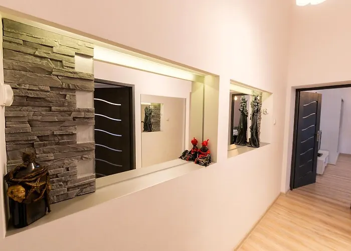 Zabrze, W Centrum Z Prywatnym Parkingiem 4*