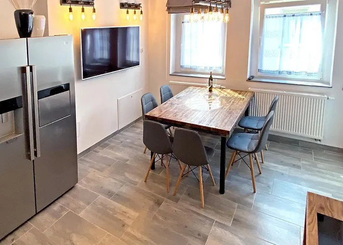 Apartmán Zabrze, W Centrum Z Prywatnym Parkingiem 4*