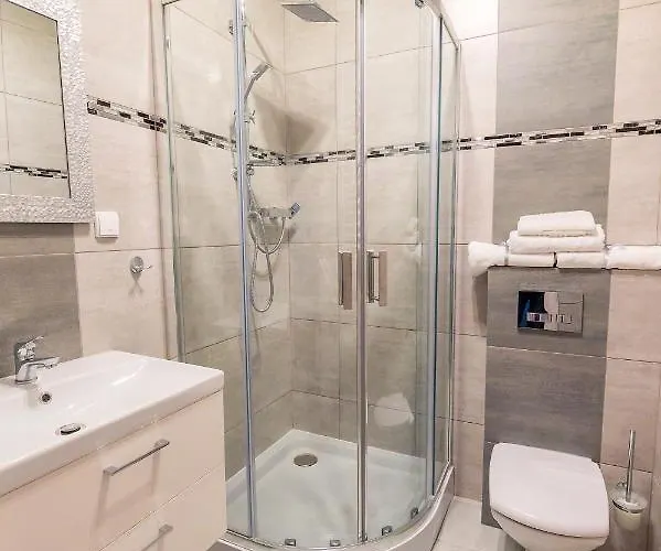 Zabrze, W Centrum Z Prywatnym Parkingiem זברזה