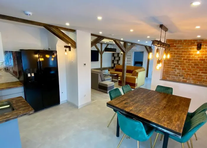 Zabrze, W Centrum Z Prywatnym Parkingiem דירה